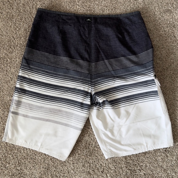 O’Neill Men’s white and grey Striped Board Shorts size 34 - Picture 3 of 11